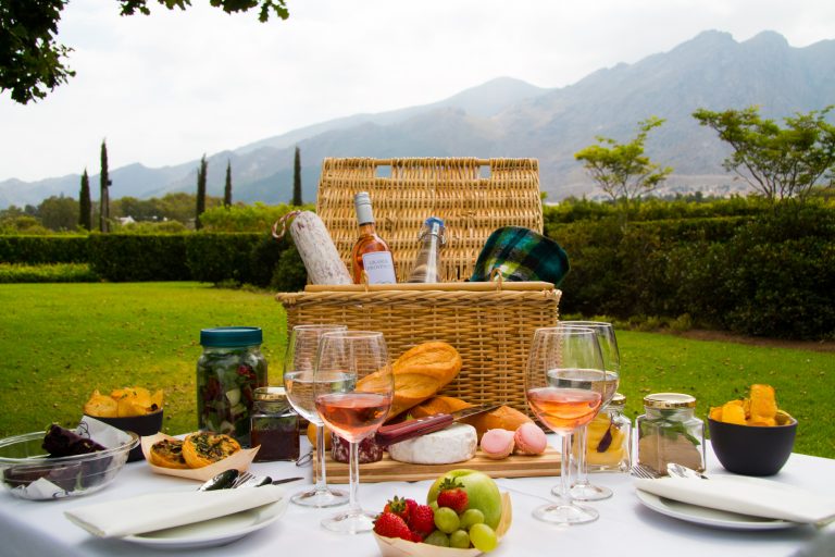Summer Picnics: Grande Provence Goes Rustic French